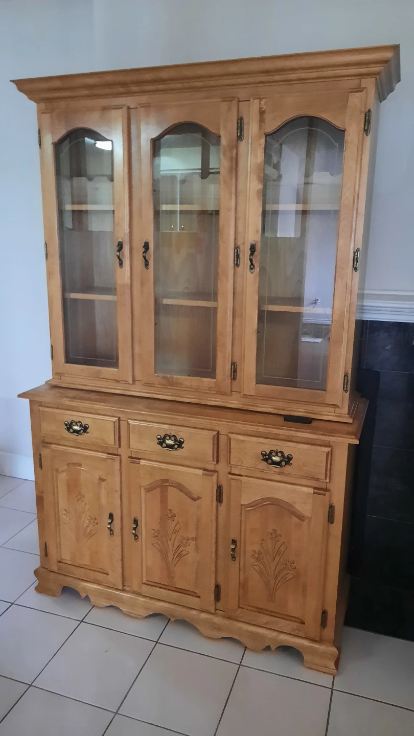 Hutch and 6 Matching Chairs