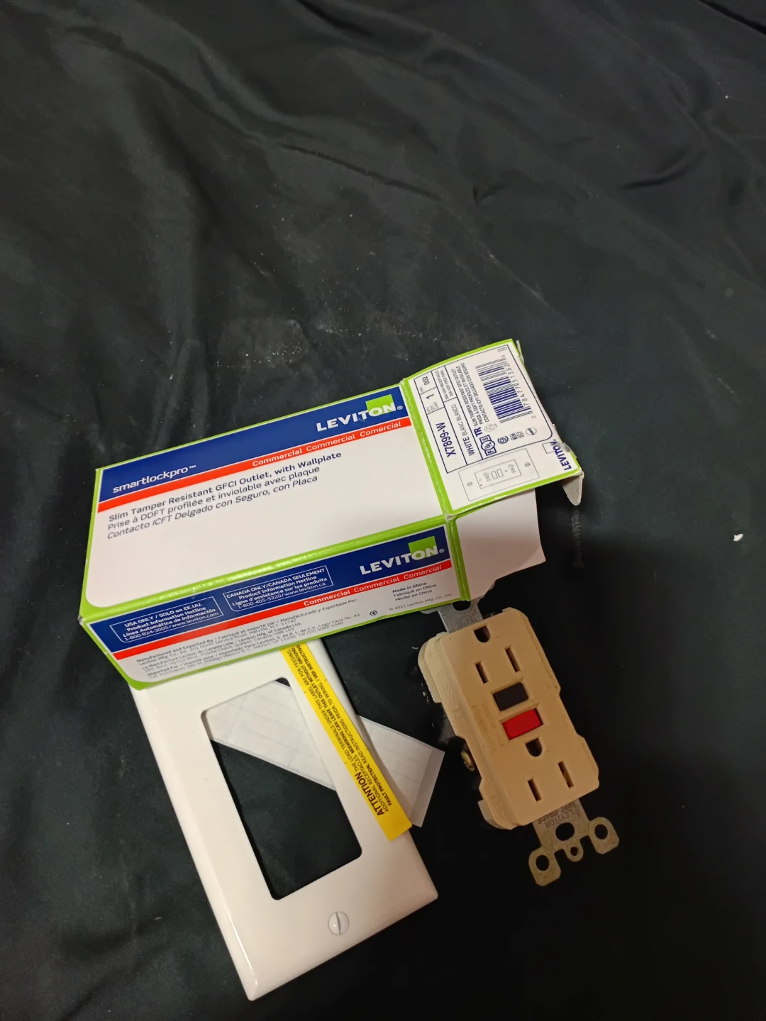 Leviton Smartlockpro GFCI Outlet with Wallplate