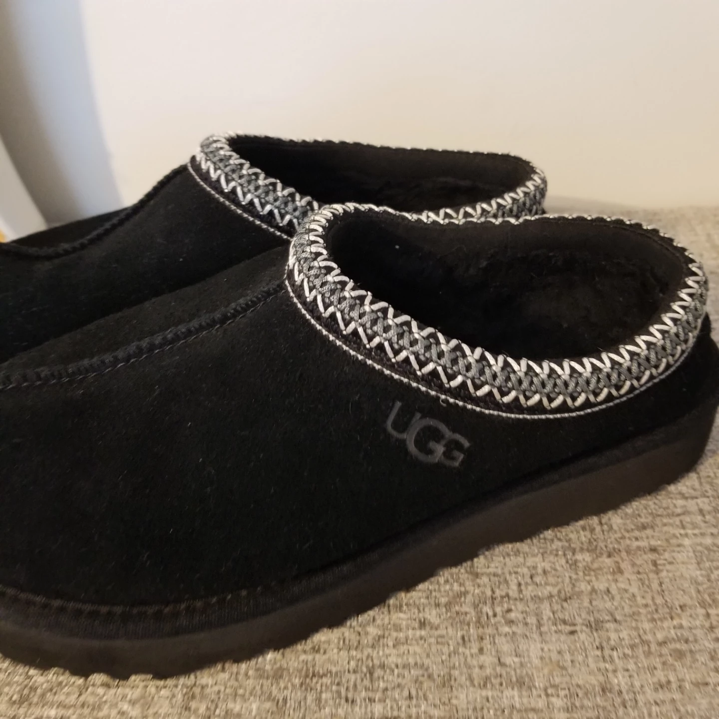 Ladies UGGS Slip on shoe