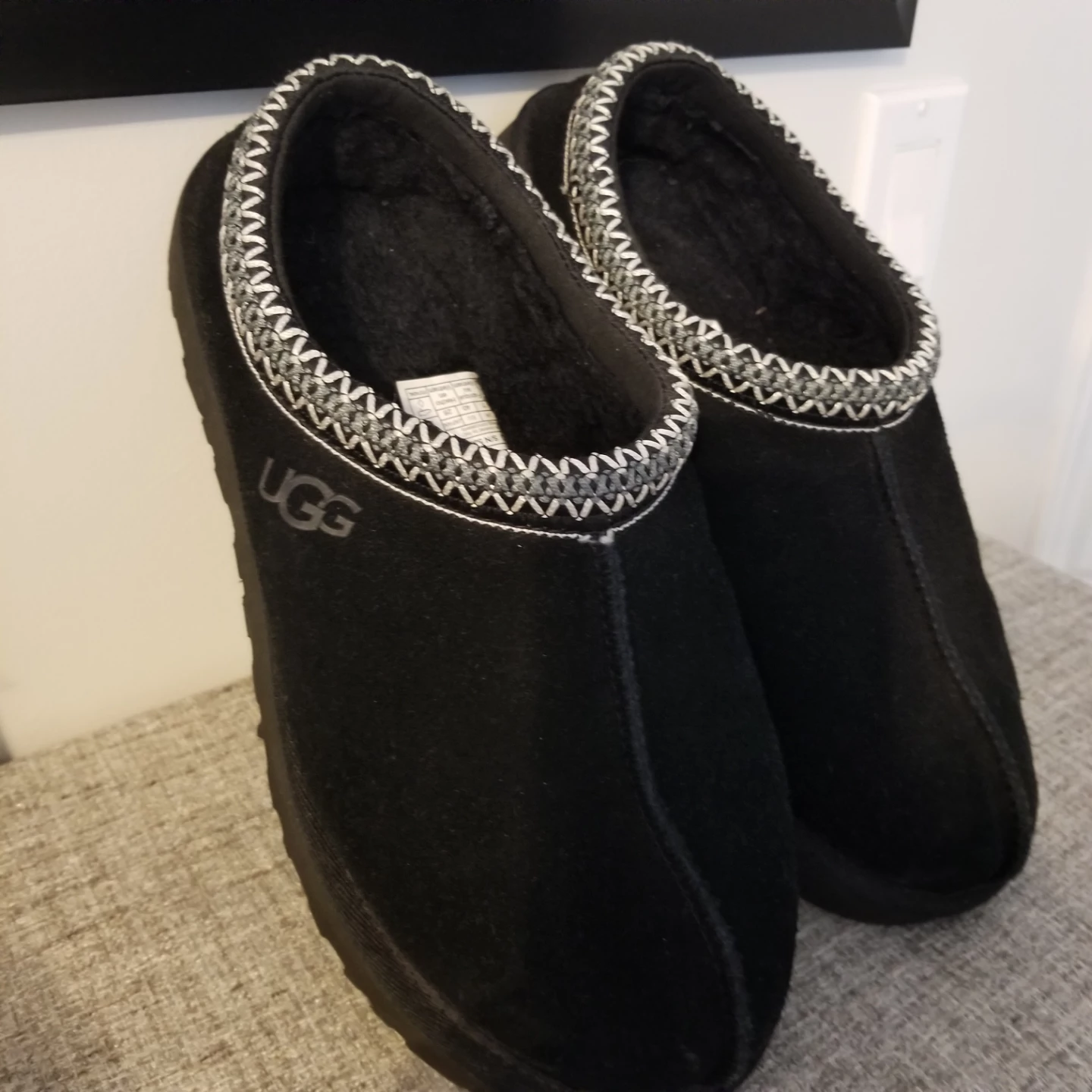 Ladies UGGS Slip on shoe - photo 2