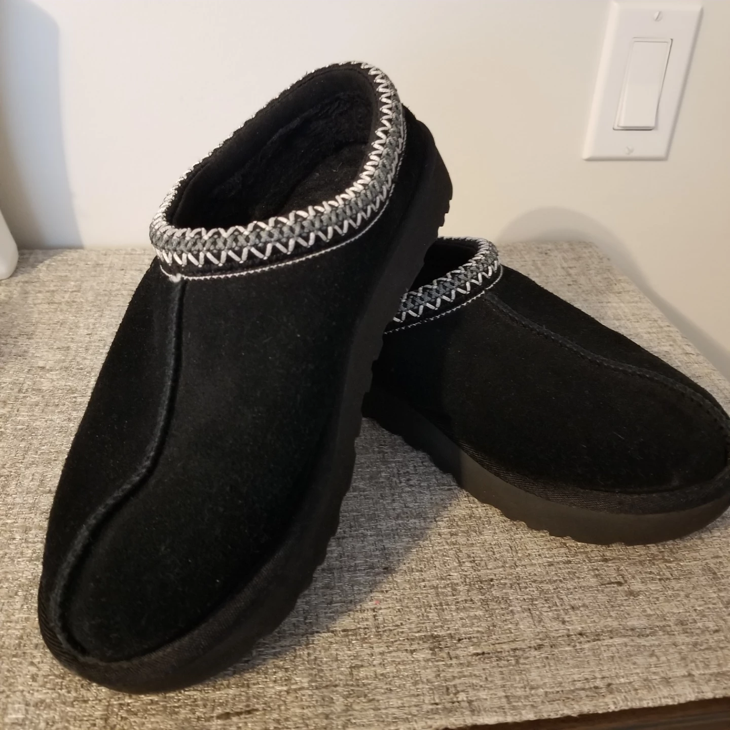 Ladies UGGS Slip on shoe - photo 3