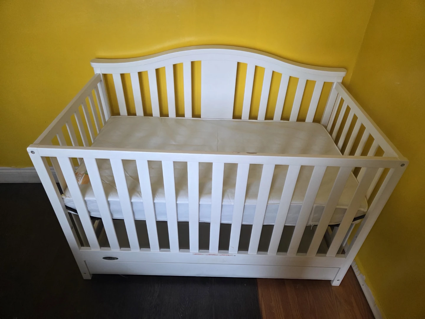 White Graco Crib with Mattress - photo 2