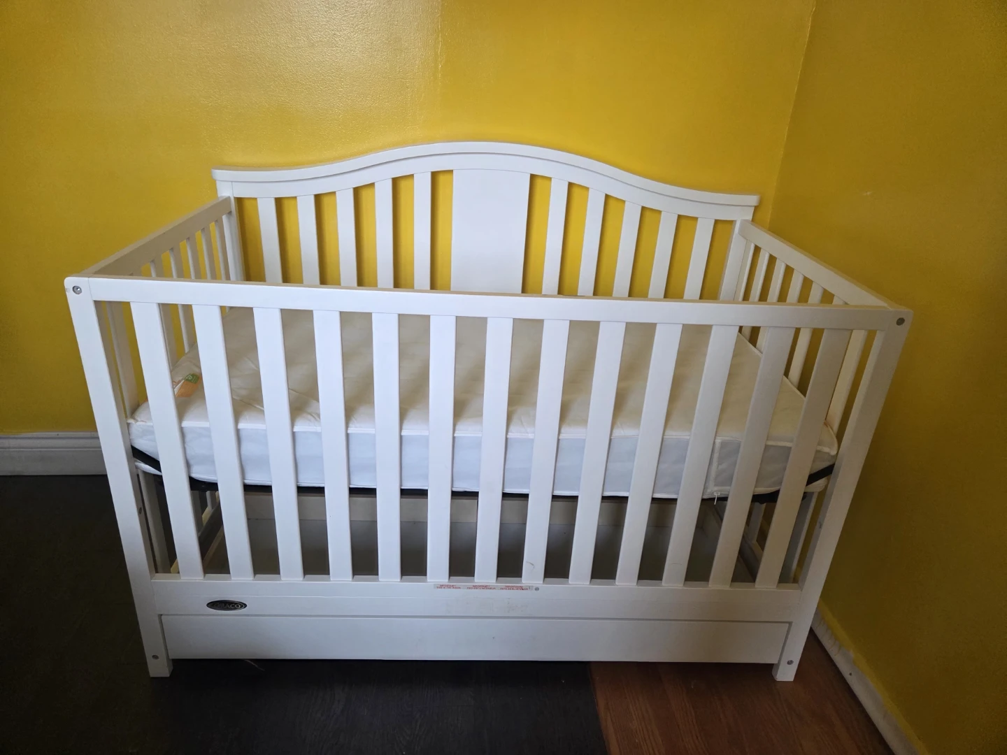 White Graco Crib with Mattress - photo 3
