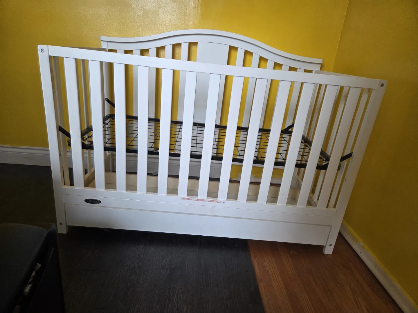 White Graco Crib with Mattress - photo 5