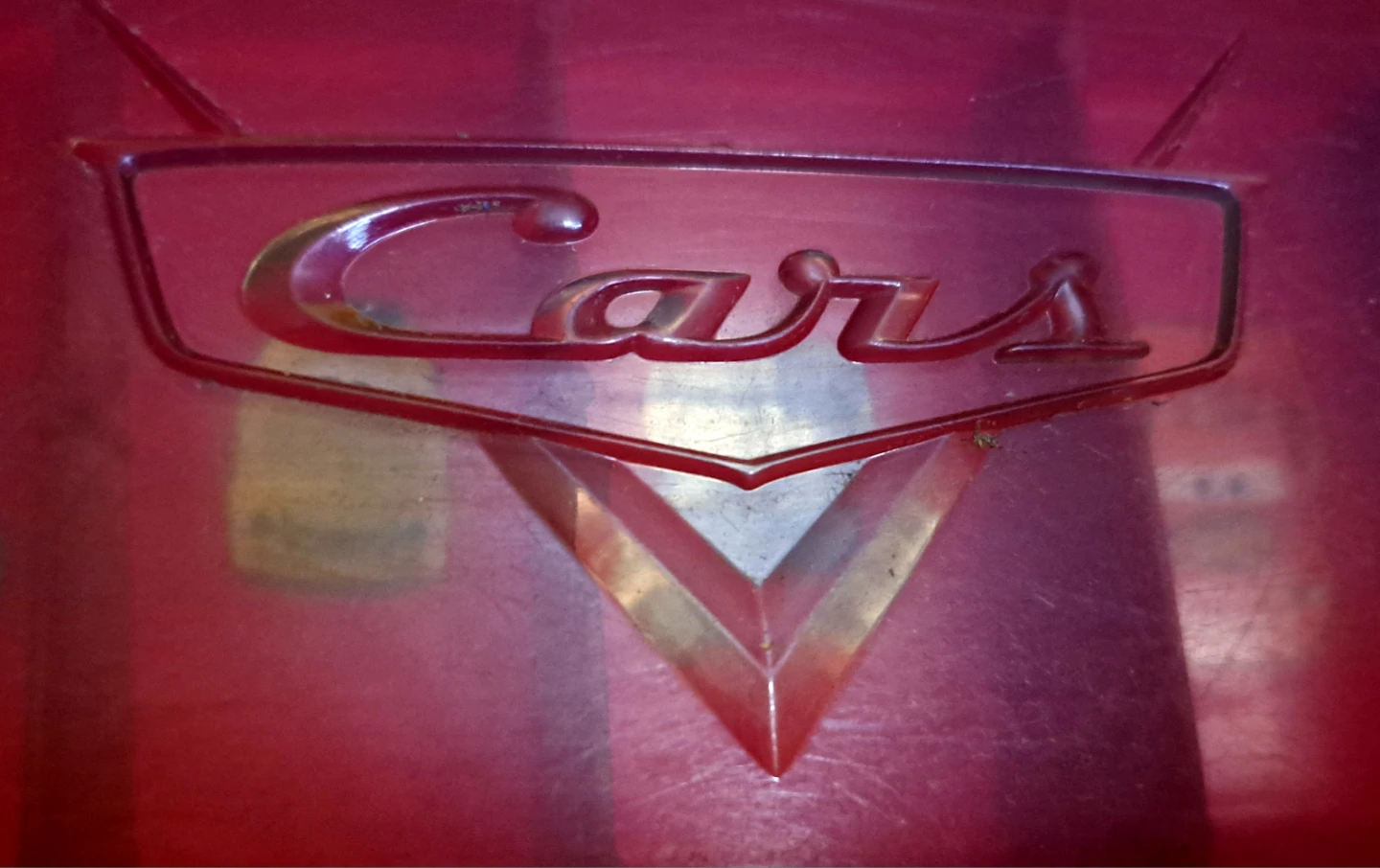 Pixar Cars Carrying case with oval racetrack when case is closed