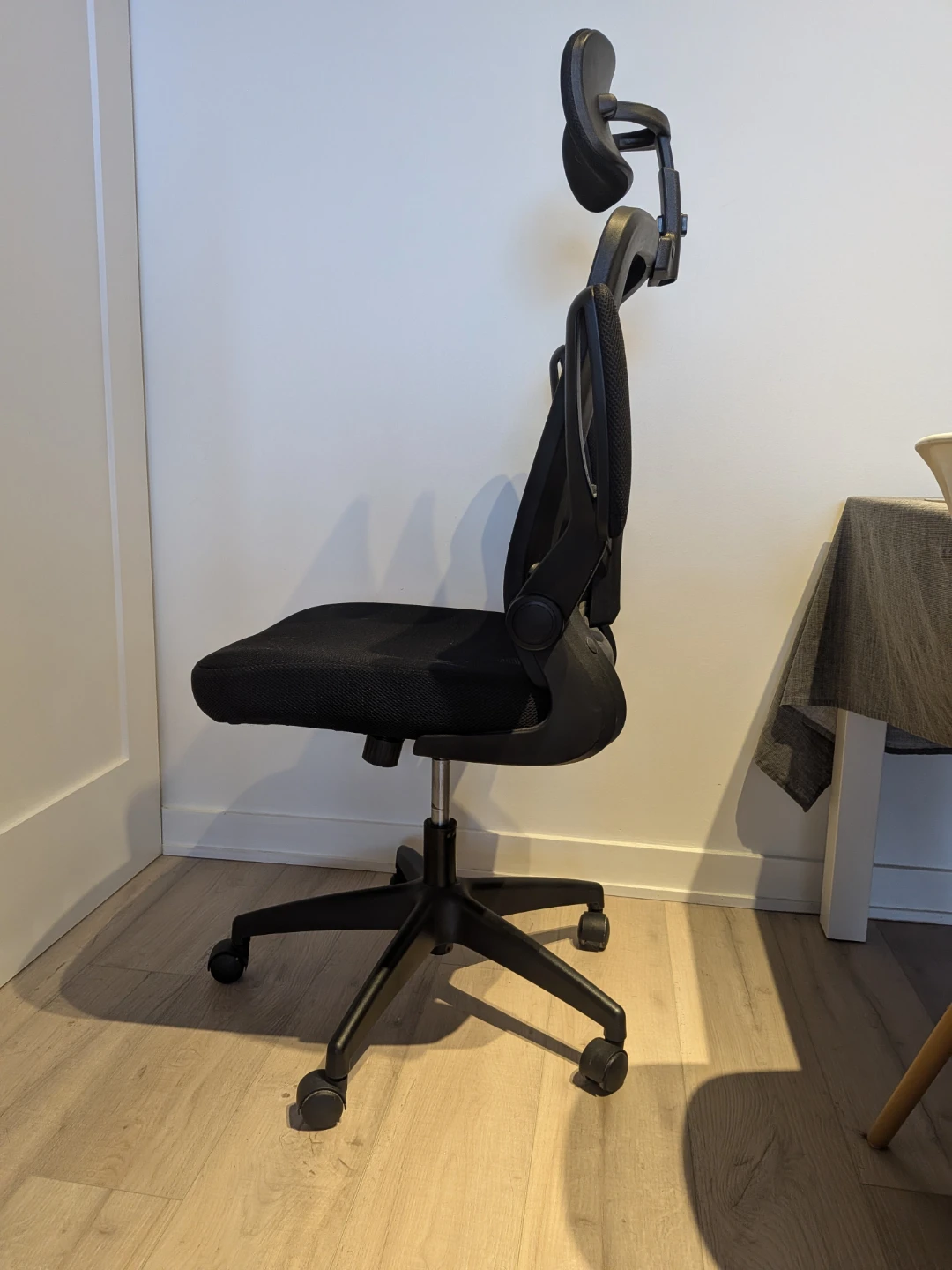 Ergonomic Mesh Office Chair with Headrest - photo 3