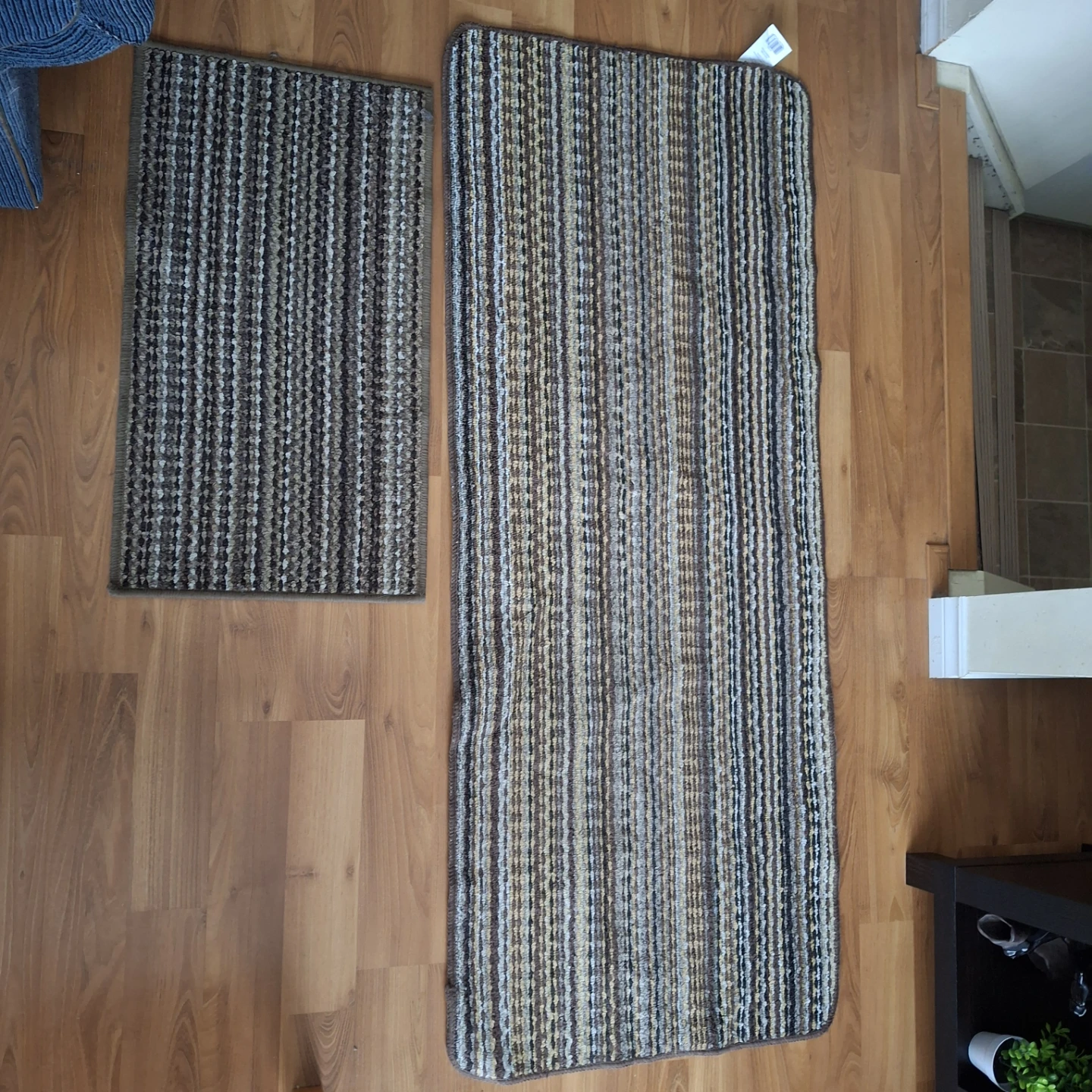 Striped Accent Rug Set $10 - photo 2