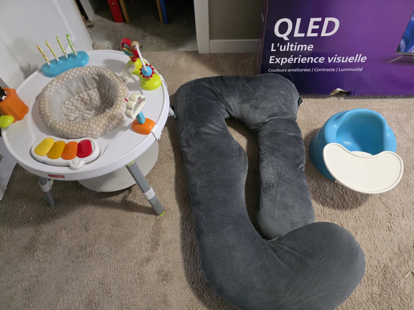 Activity set, Baby Seat and Pregnancy Pillow