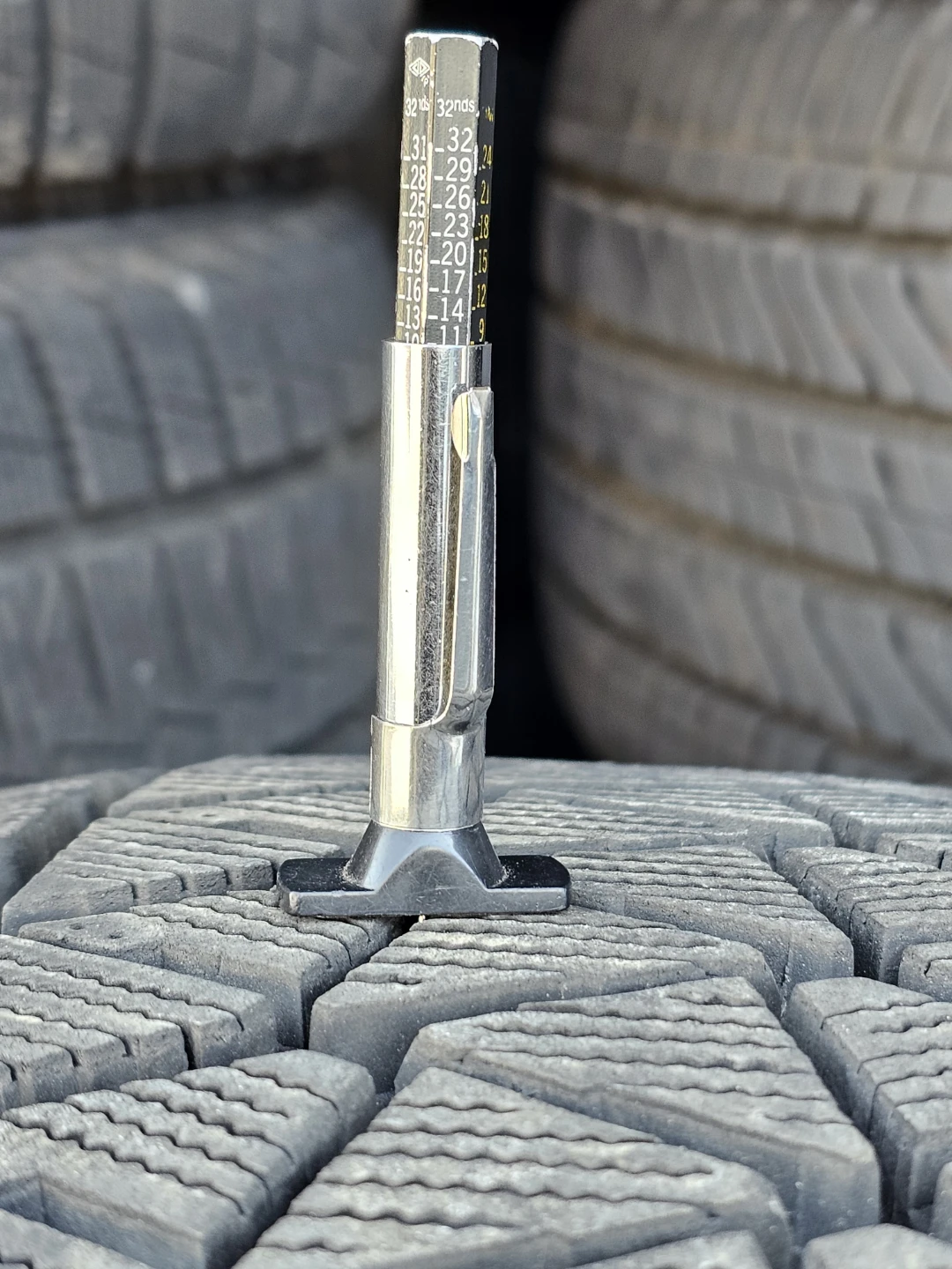 235/55 R20 BRIDGESTONE BLIZZAK WINTER TIRES - photo 4