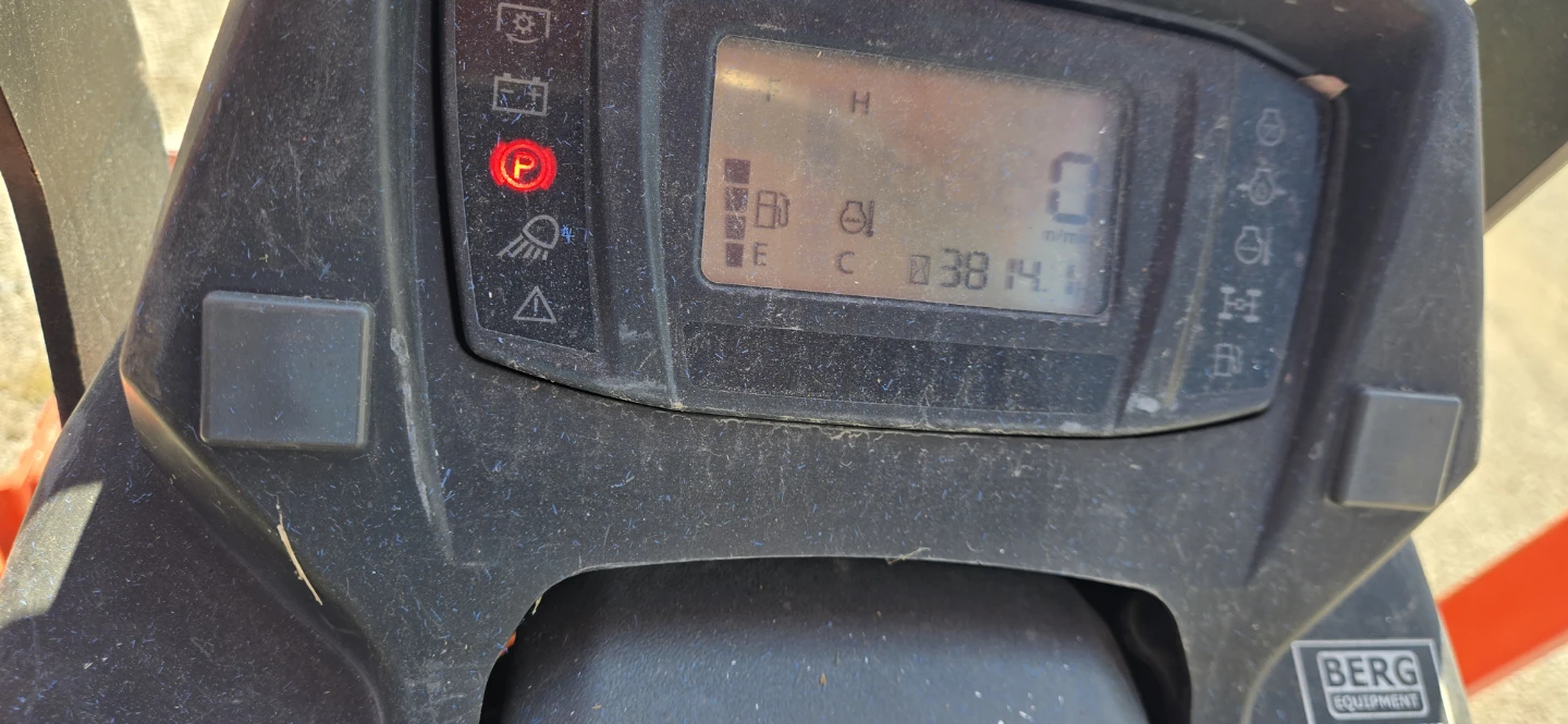 Kubota F2690 Zero Turn Mower - photo 3