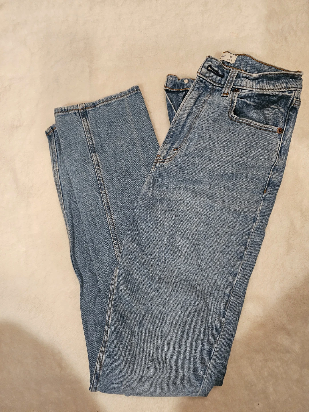 Abercrombie & Fitch "The 90s Slim Straight"