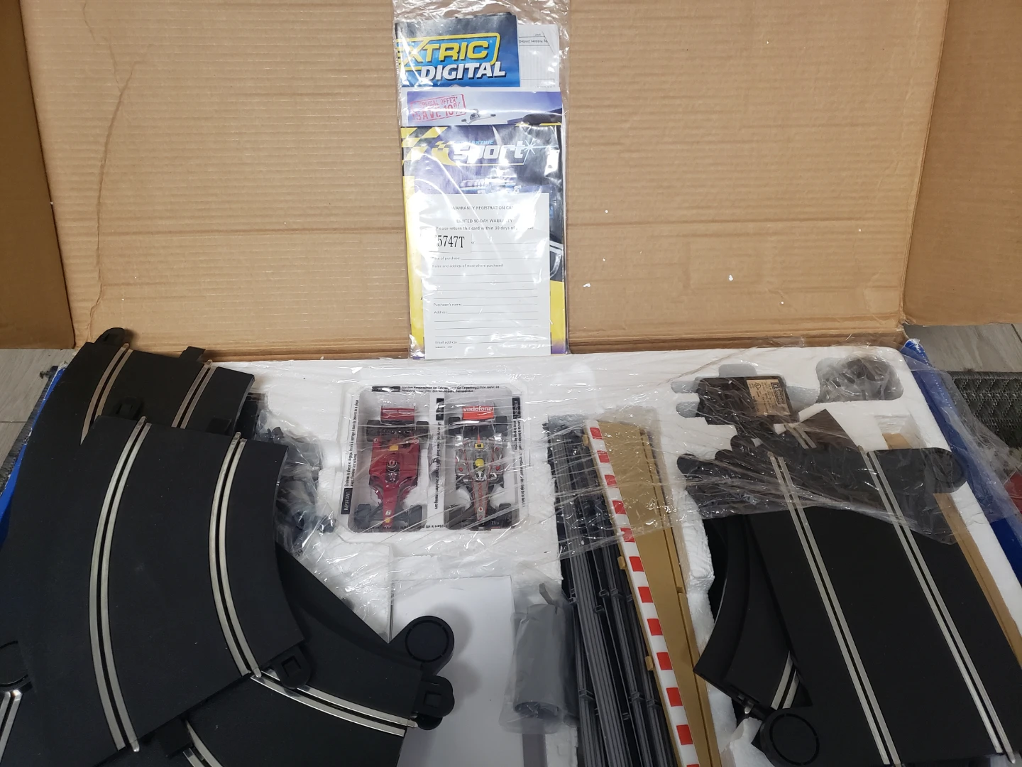 Scalextric Silverstone F1 Race Car Set - photo 3
