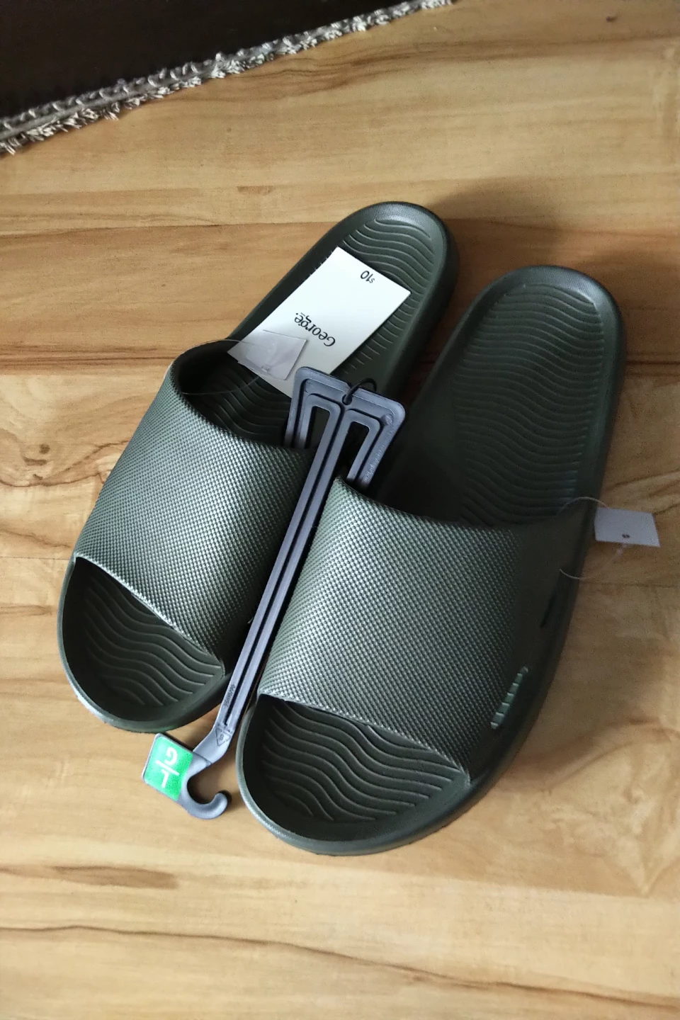 George Slides - Olive Green - Size L/NEW/Men