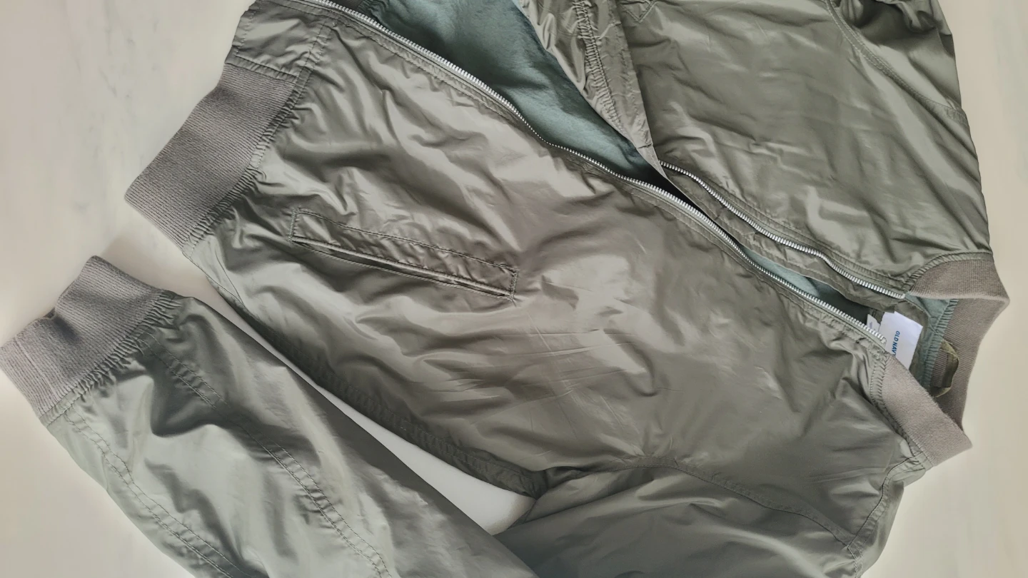 Old Navy Bomber Jacket - Size S - photo 3