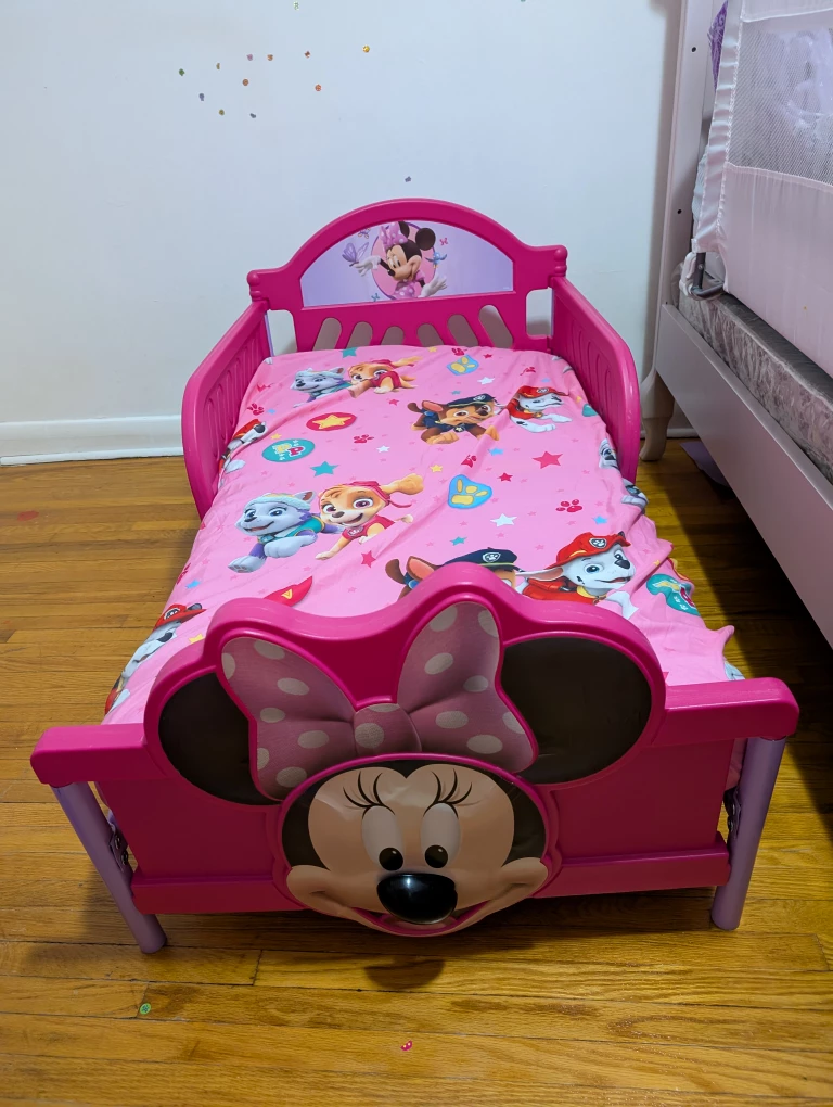 Minnie Mouse Toddler Bed & Mattress - photo 2