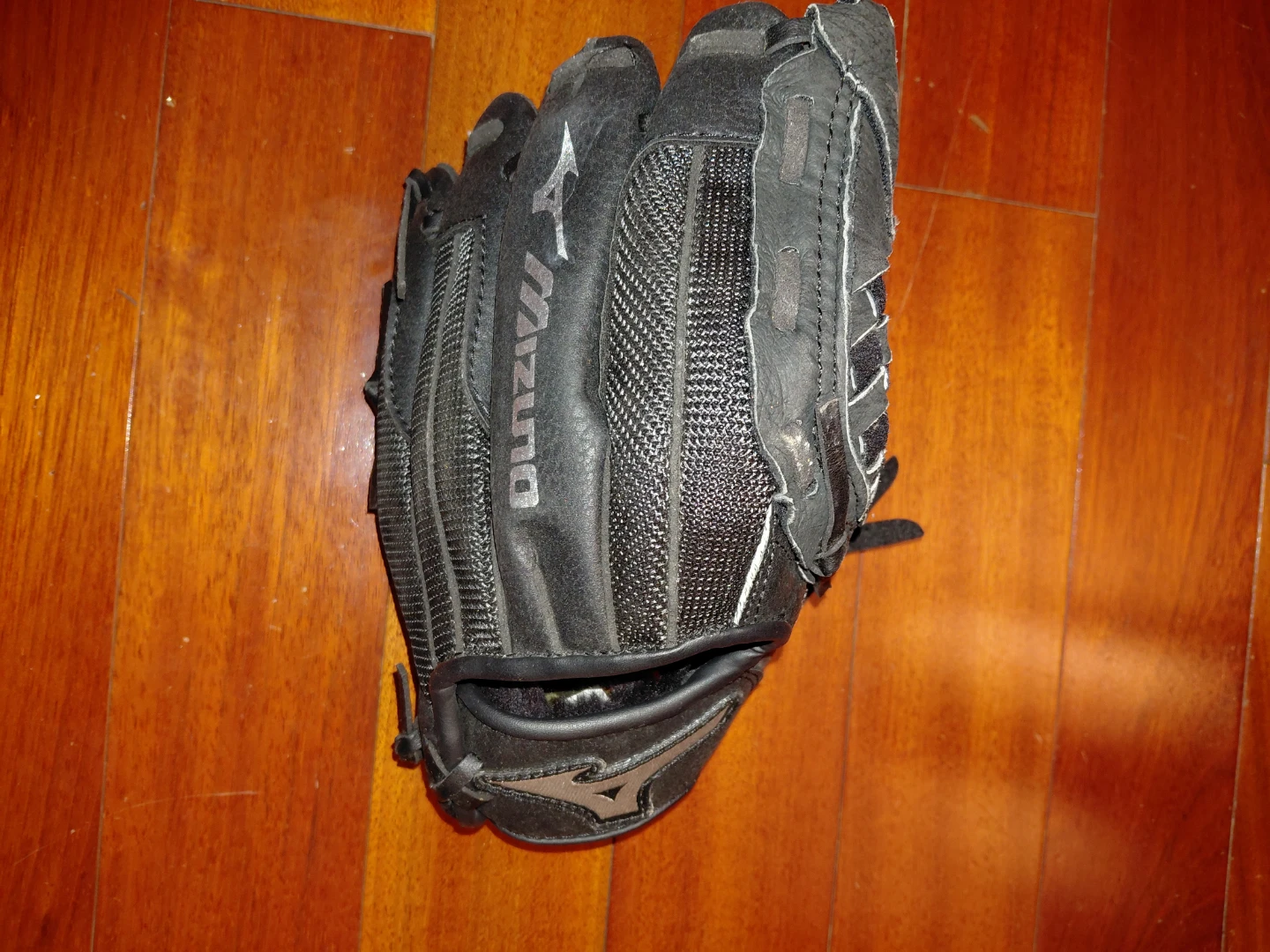 Tee,Mizuno Power Close Baseball Glove, bats & Training Balls - photo 3