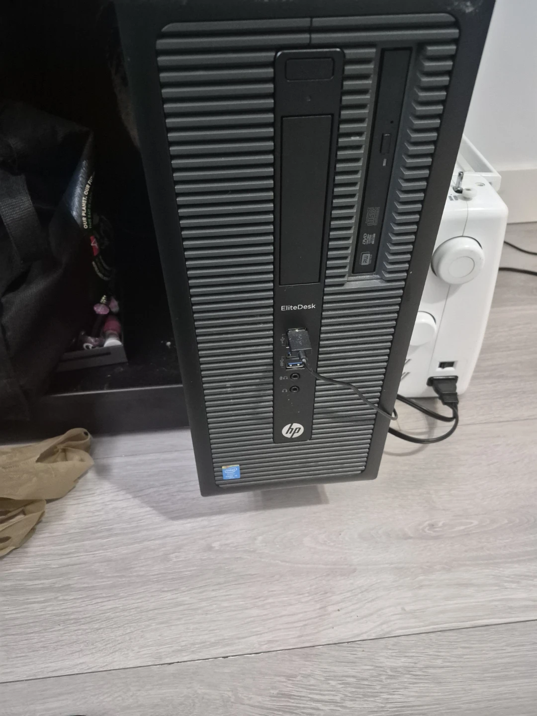 HP EliteDesk Tower Computer - photo 2