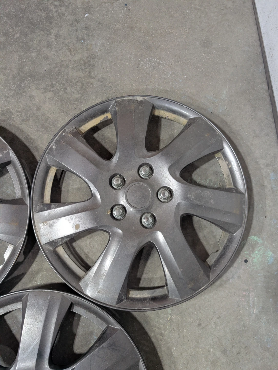 (3)-17 Inch wheel covers - photo 4