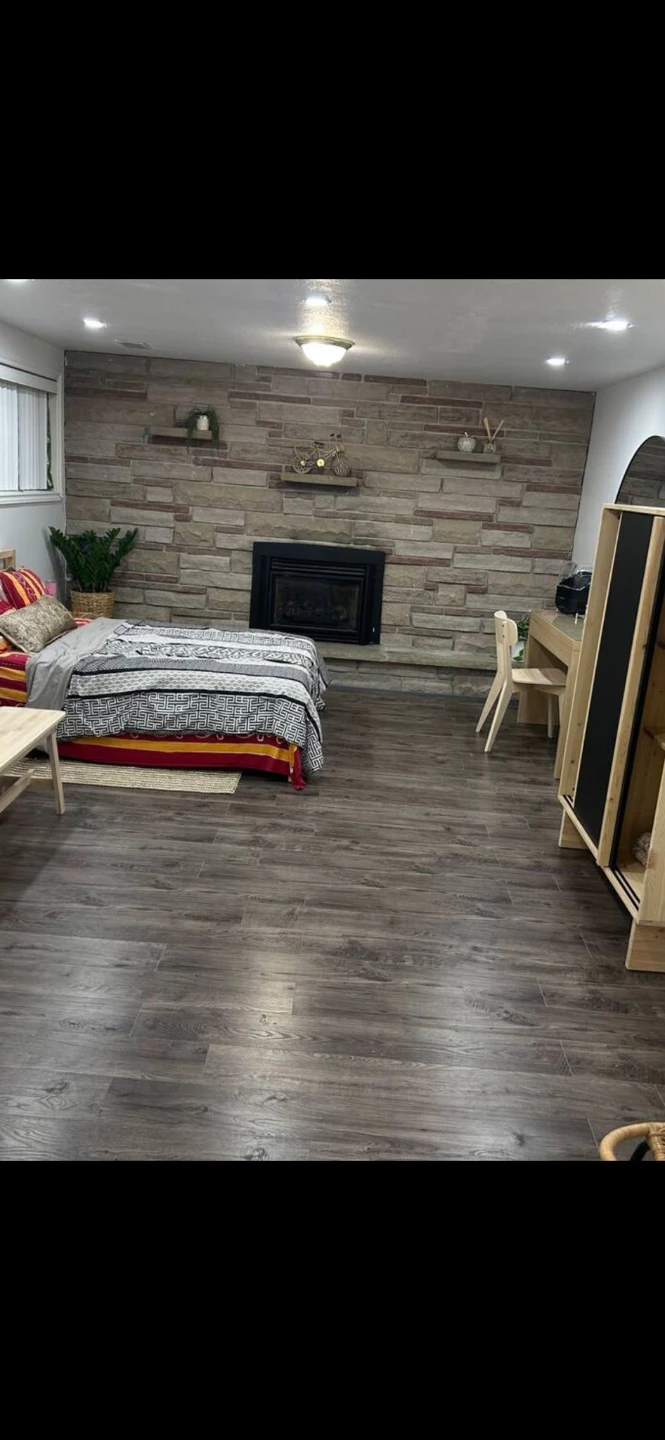 Furnished basement bachelor apt for rent - photo 2