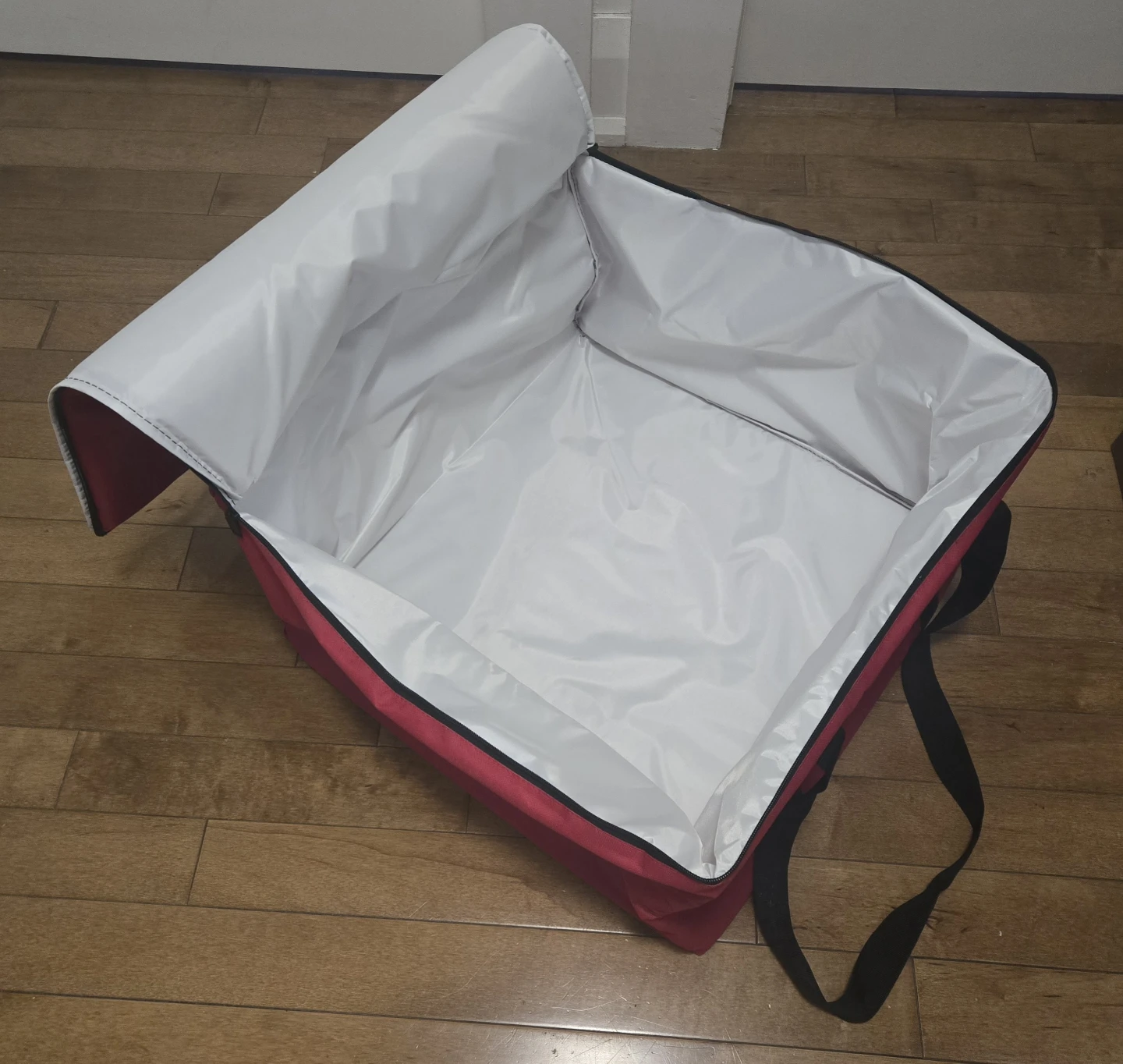 Winware Red Insulated Food Delivery Bag - photo 4