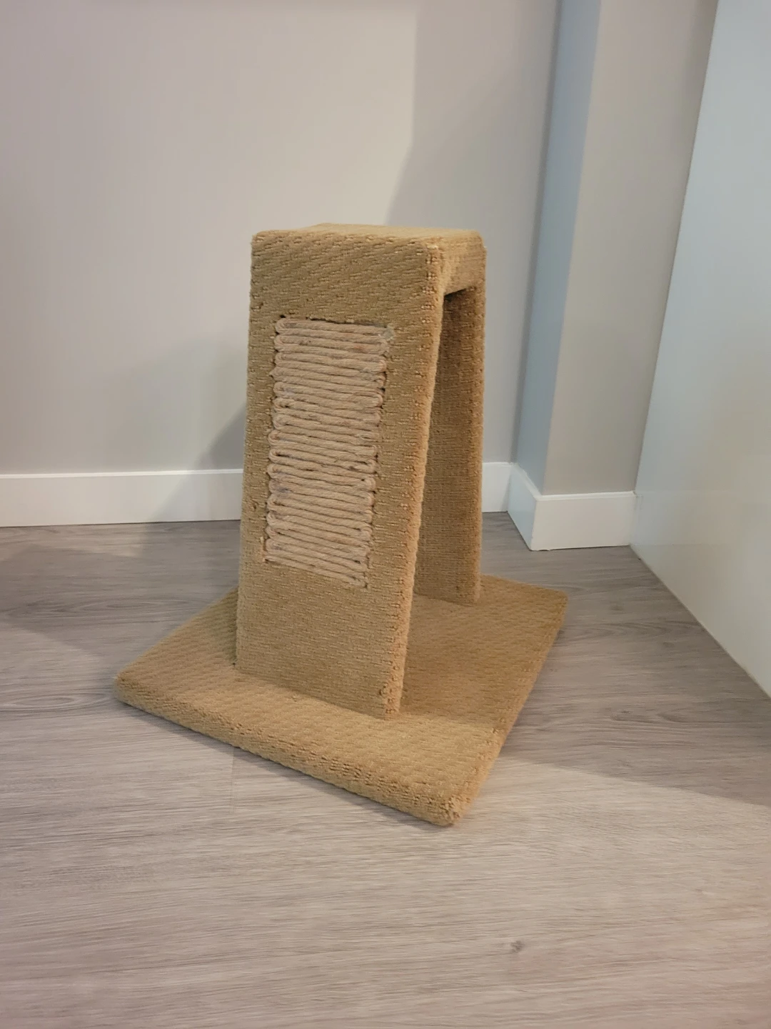 Carpeted Cat Scratching Post with Toy