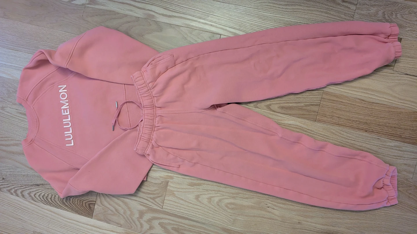 Lululemon, Aritzia, Uniqlo