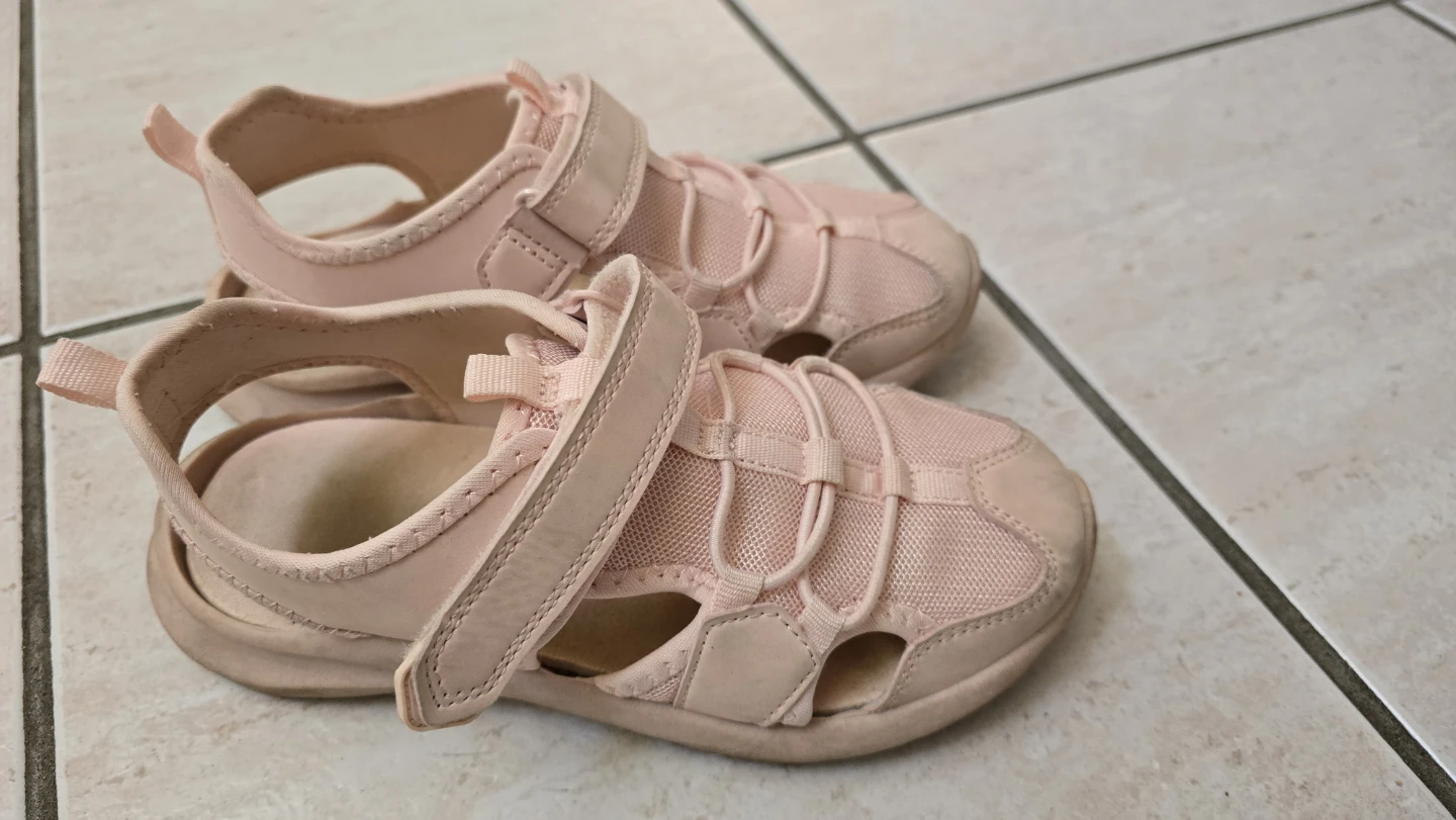 Pink Sandals Size 2 Youth