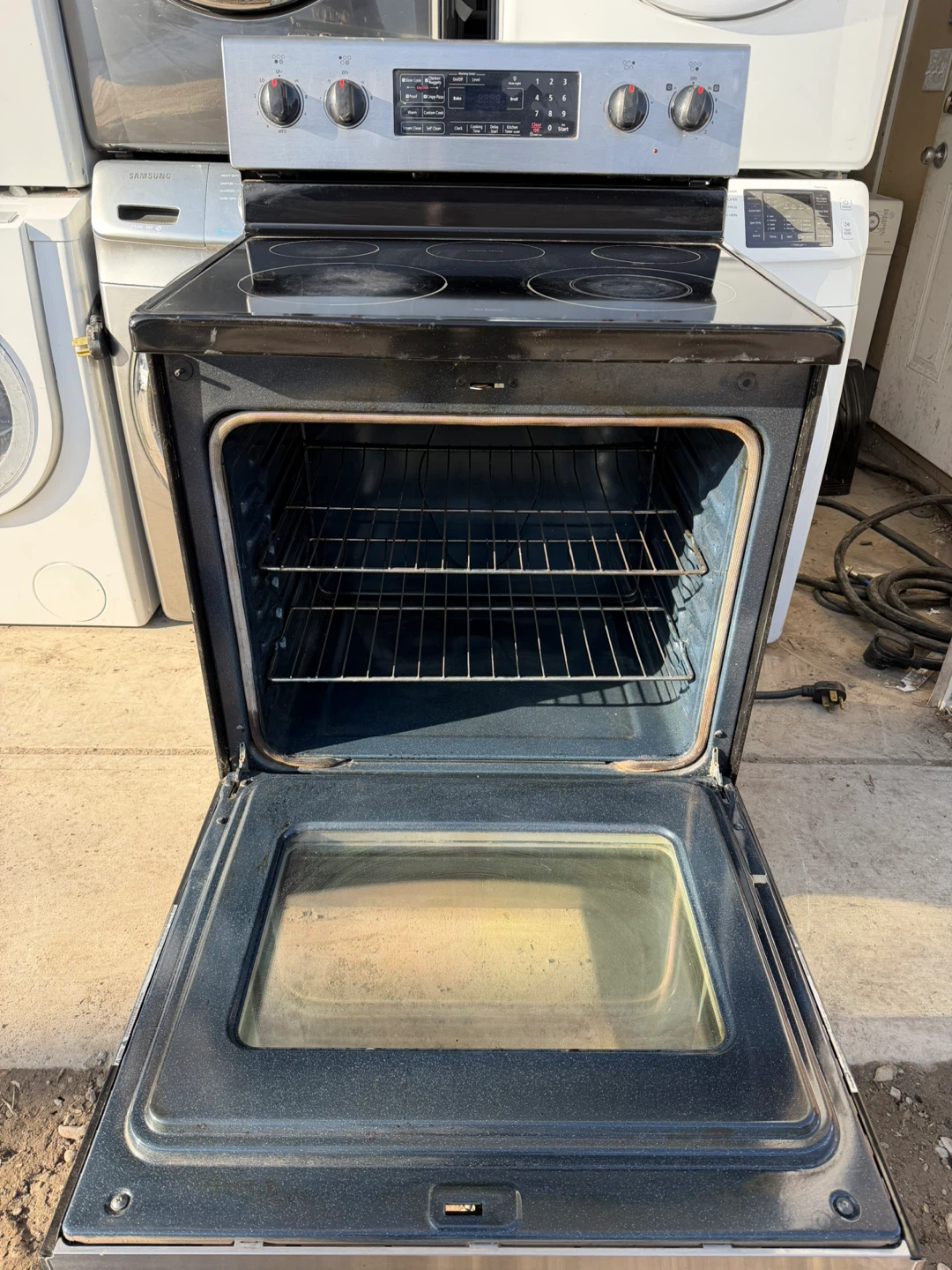 Samsung Electric Range with Oven - photo 4