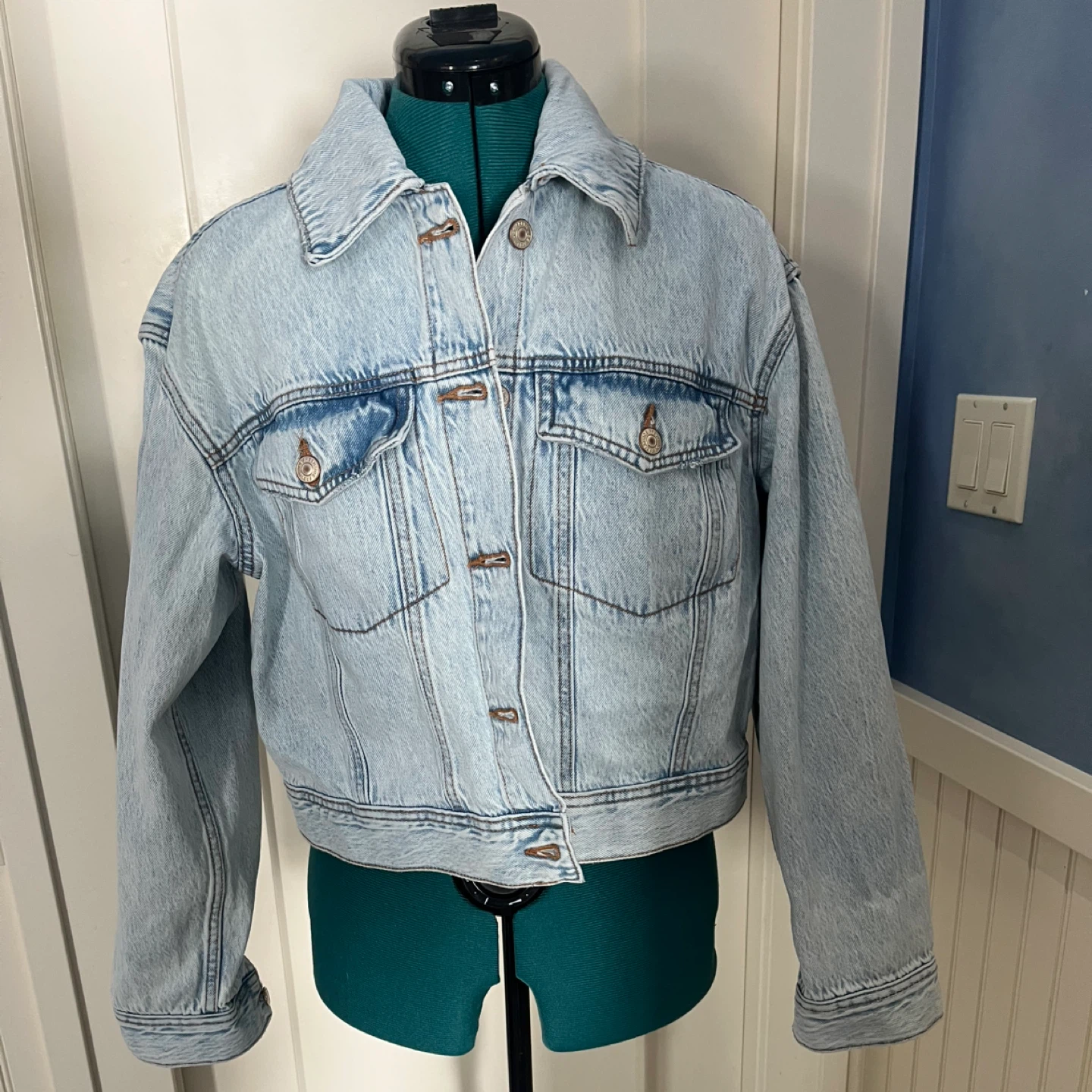 Cropped Denim Jacket (Brand New)