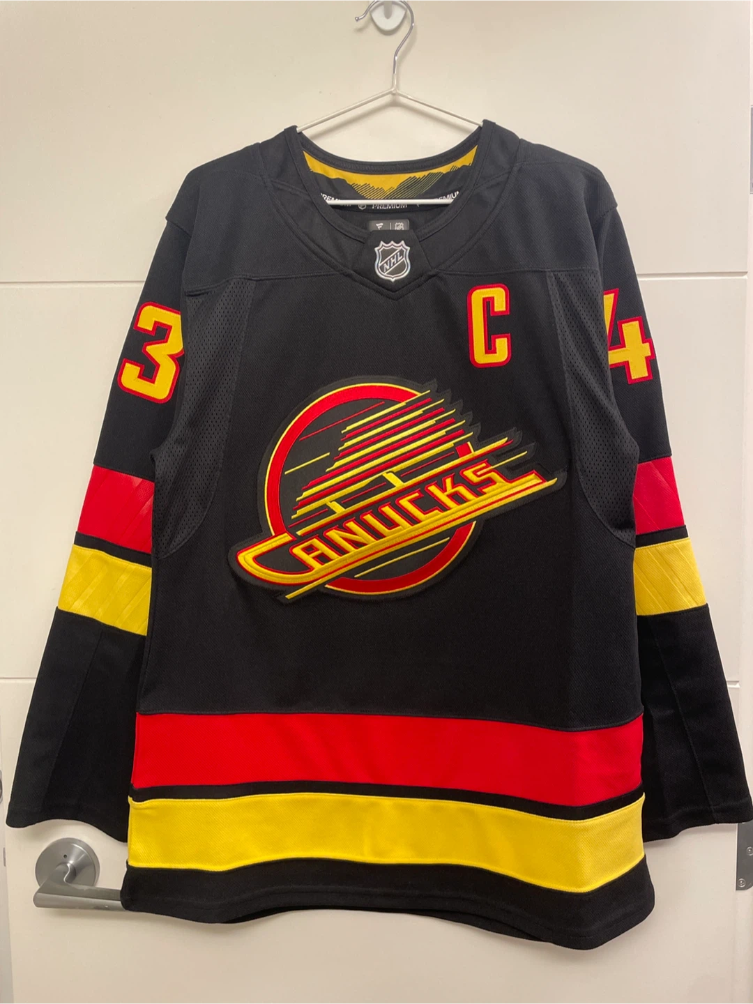 Quinn Hughes authentic Canucks jersey
