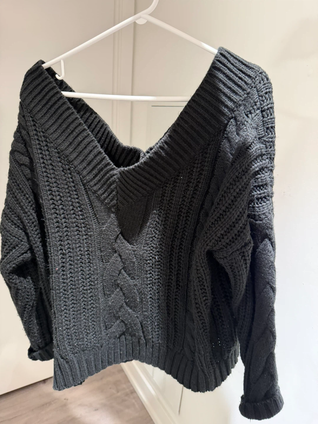 Main Strip V-neck Chunky Knit Sweater M/L