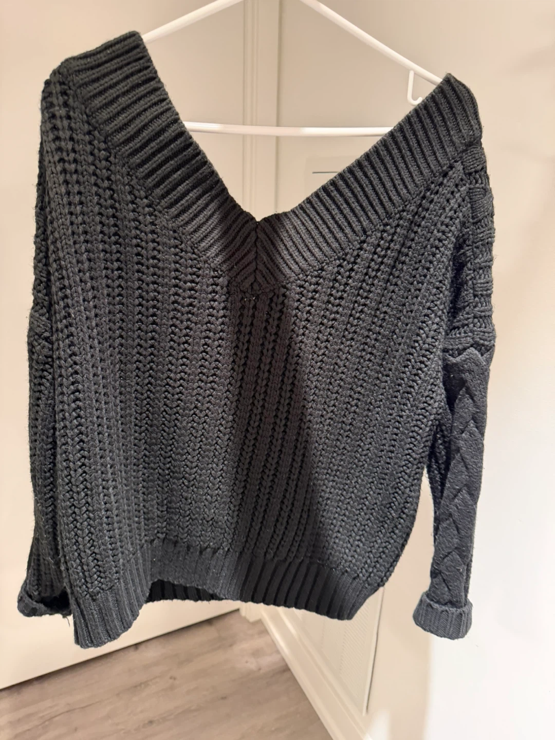 Main Strip V-neck Chunky Knit Sweater M/L - photo 2