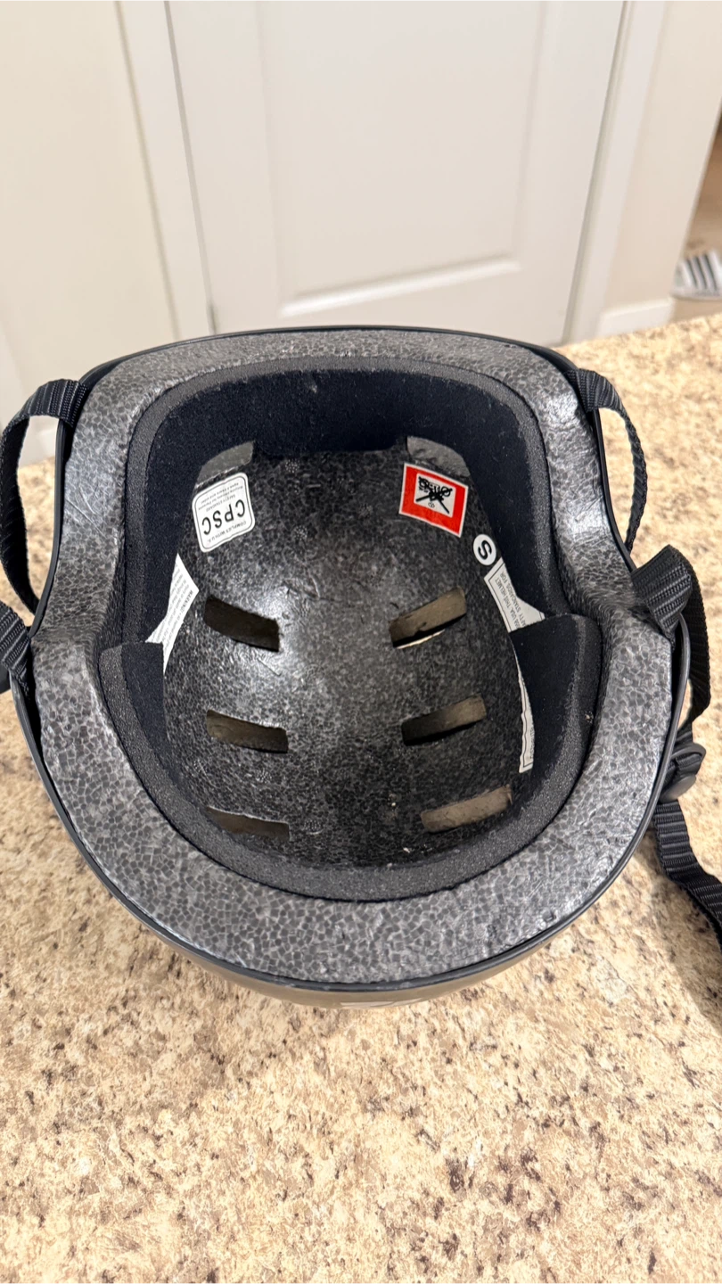 Black Small Bicycle Helmet - photo 3