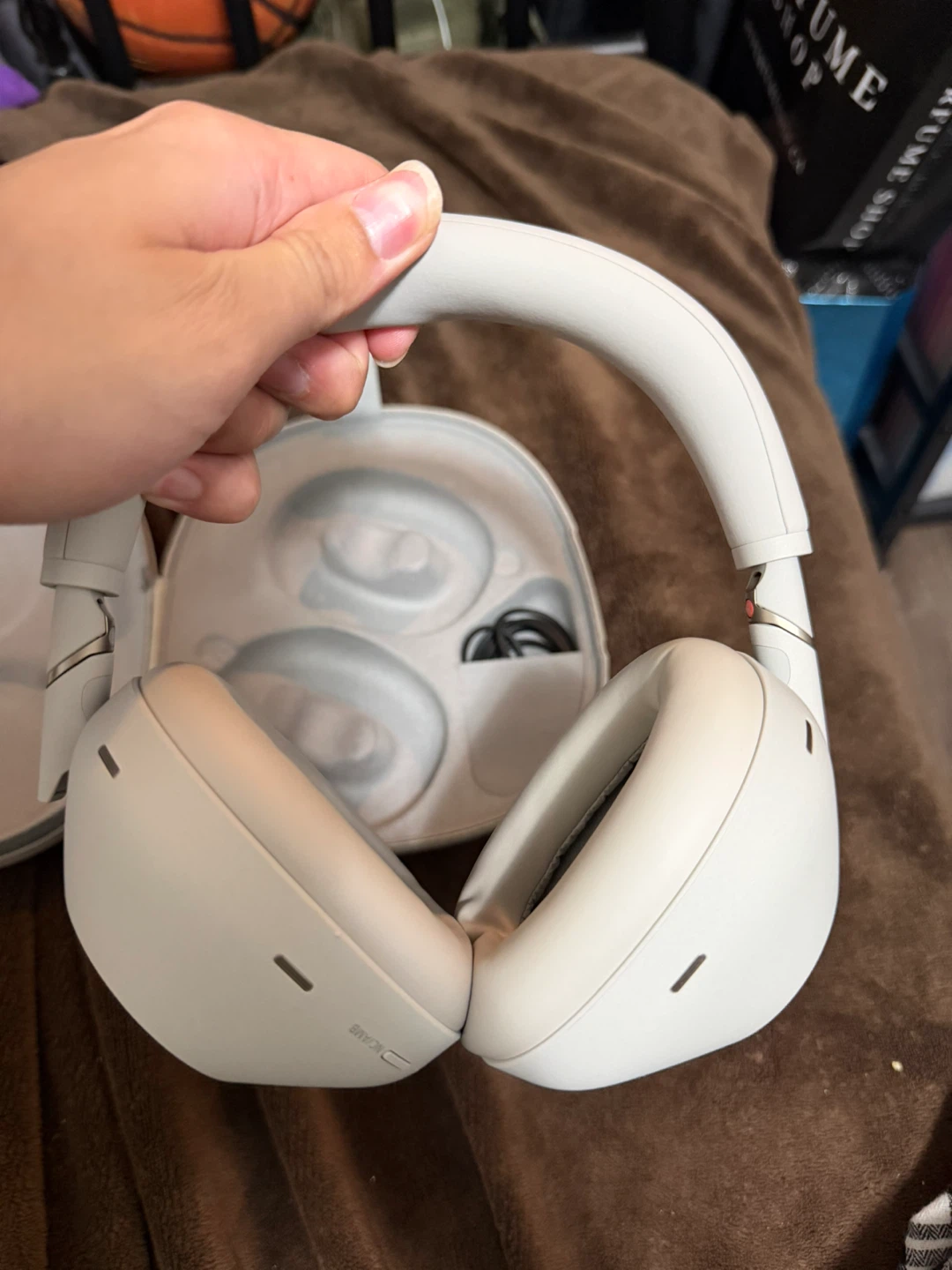 Sony WH-1000MX6 - photo 3
