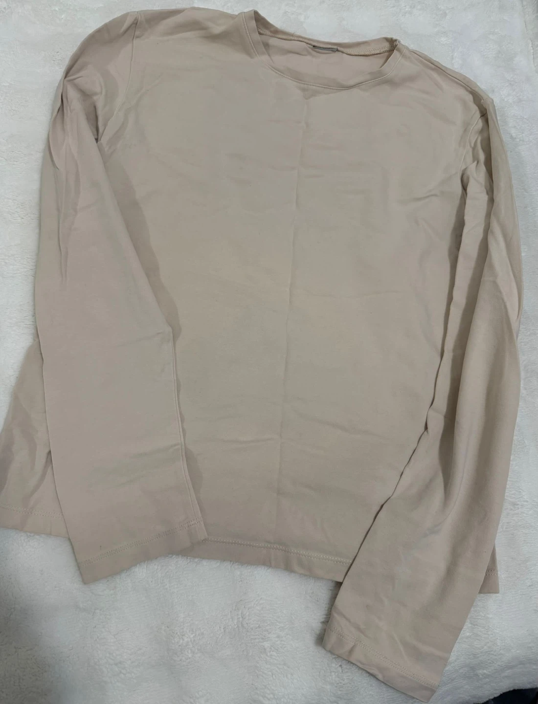 2 Cozy Sweaters – Barely Worn – Great Condition 🧶 - photo 2