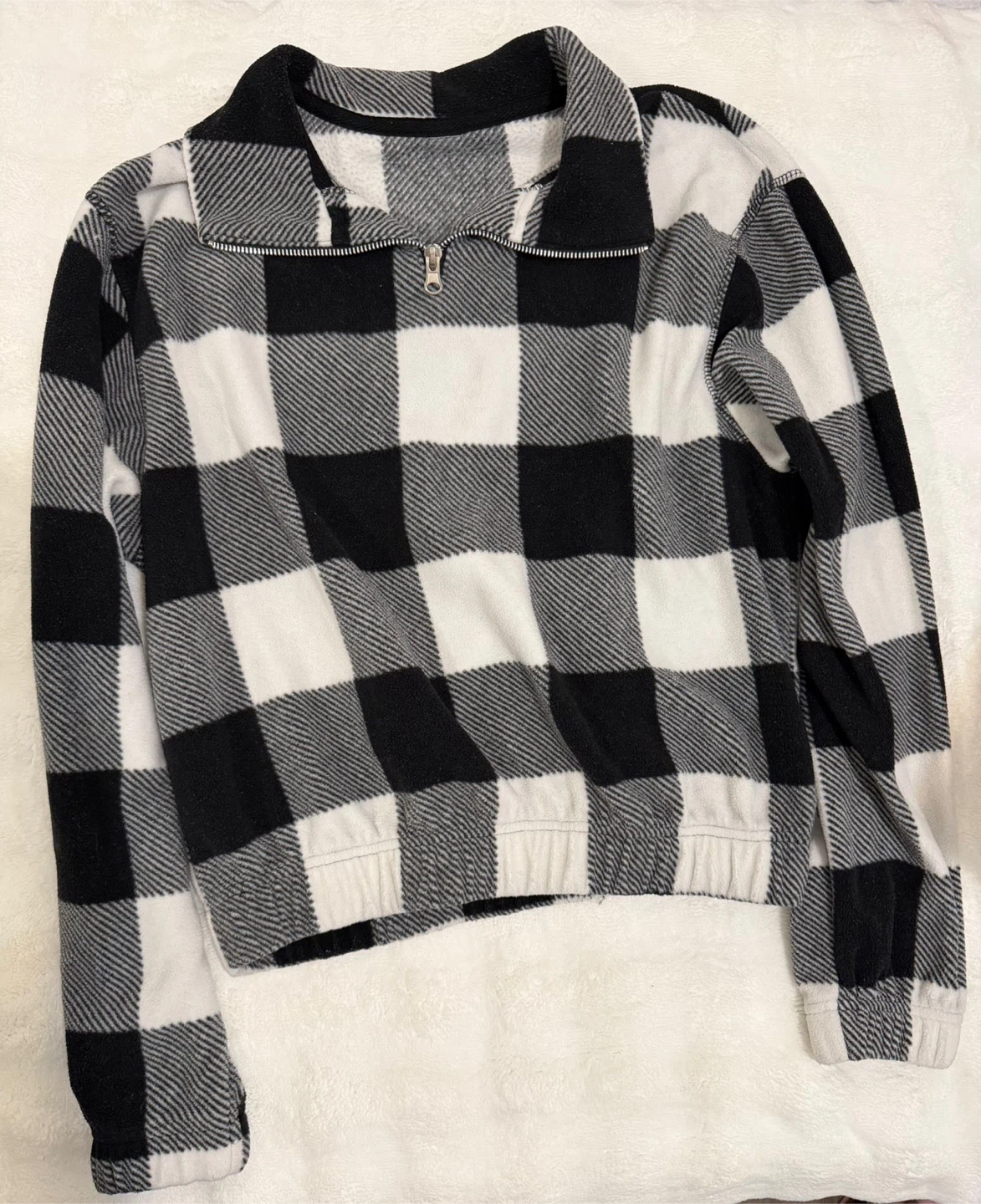 2 Cozy Sweaters – Barely Worn – Great Condition 🧶