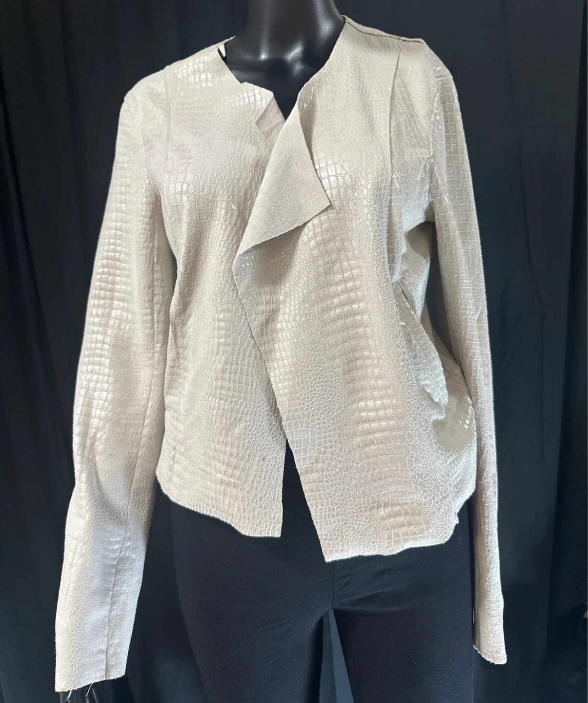 Women's Textured Cropped Jacket