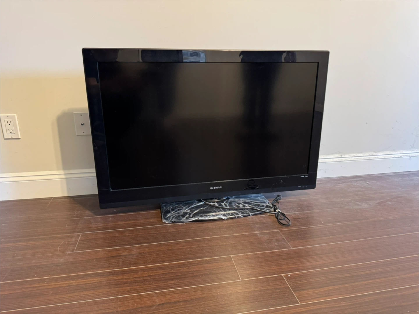 SHARP LC-42SV50U Liquid Crystal TV