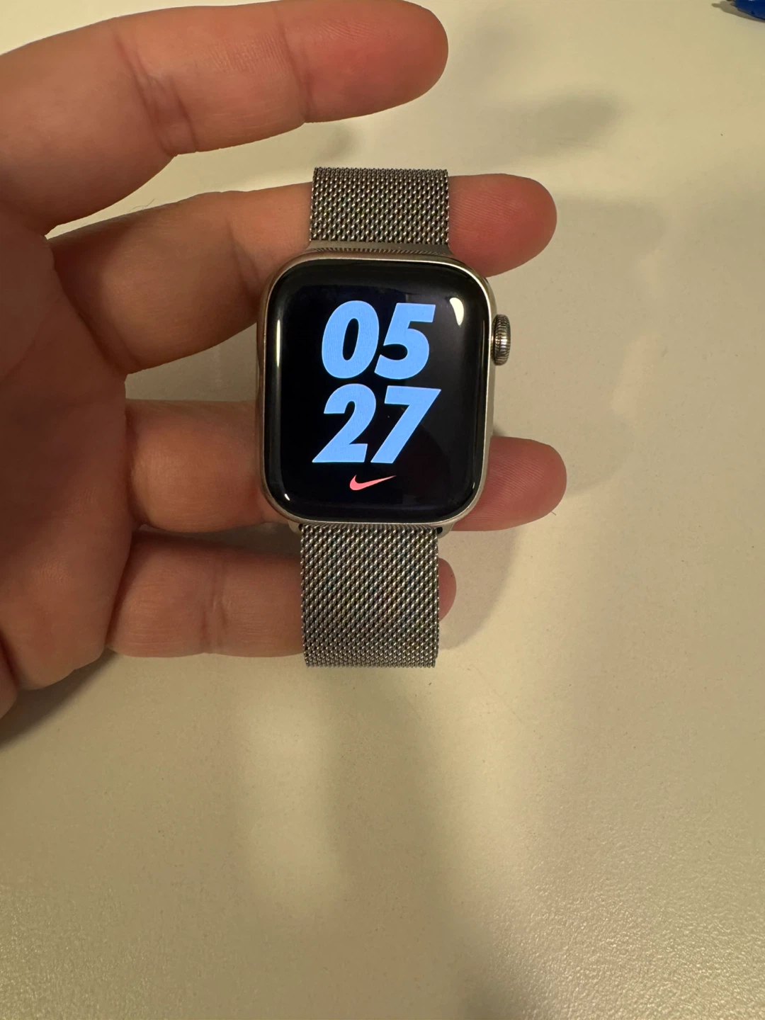 Apple Watch Series 8 GPS + Cellular stainless