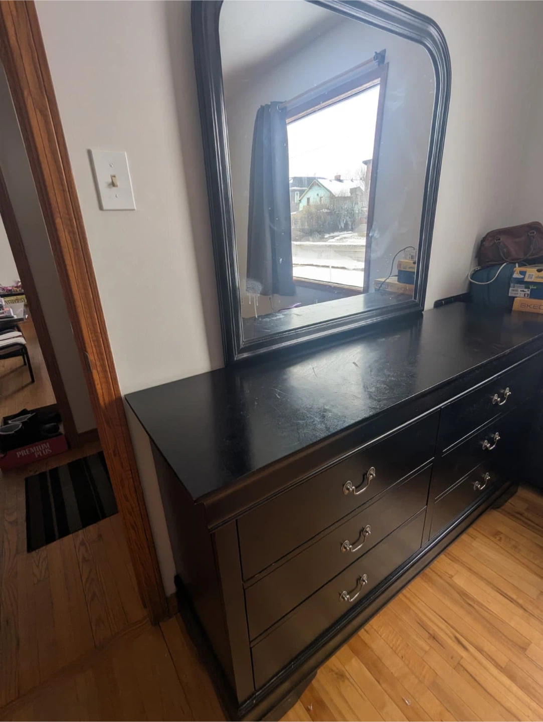 heavy dresser table + one matching night table - Moving Sale - photo 4