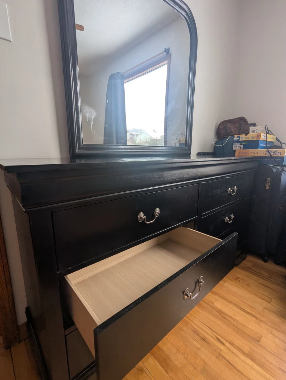 heavy dresser table + one matching night table - Moving Sale - photo 2