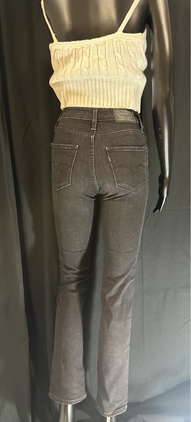 Levi’s and white top - photo 2
