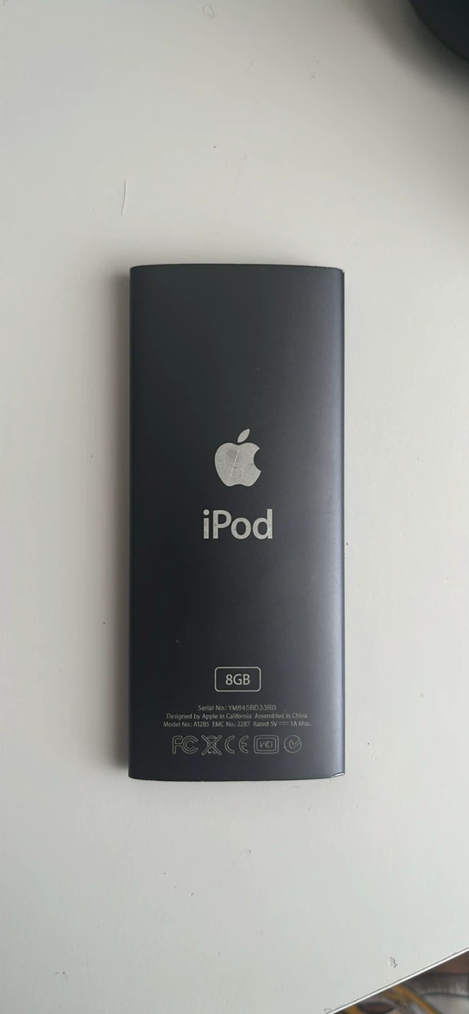 Apple iPod Nano 8GB - photo 2