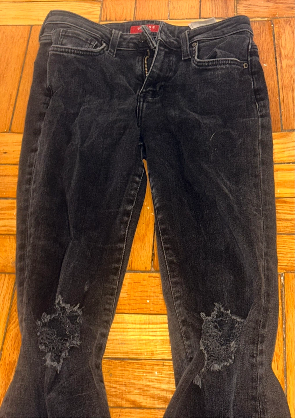 Flared Black Guess Jeans with Ripped Knees - photo 2