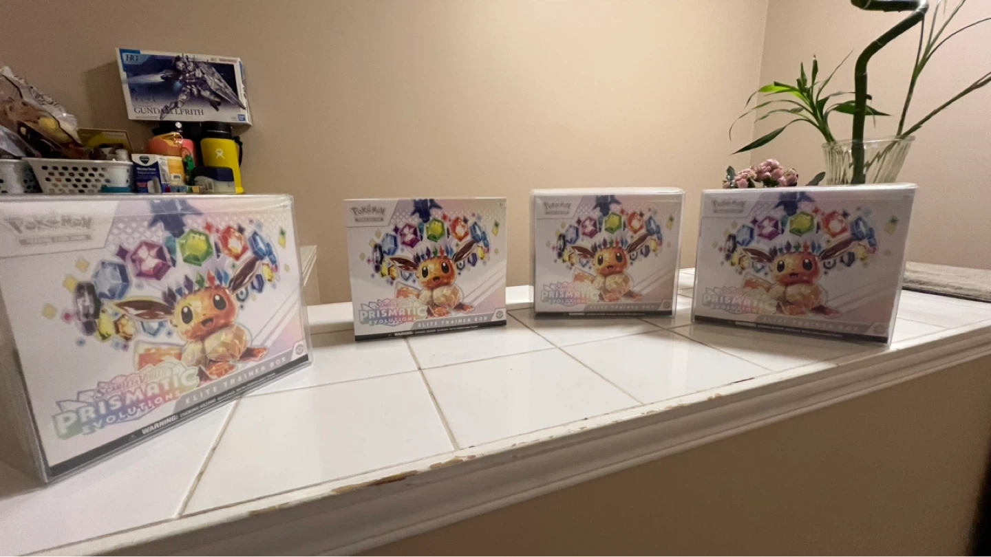 Pokemon Scarlet & Violet Prismatic Evolutions Elite Trainer Box