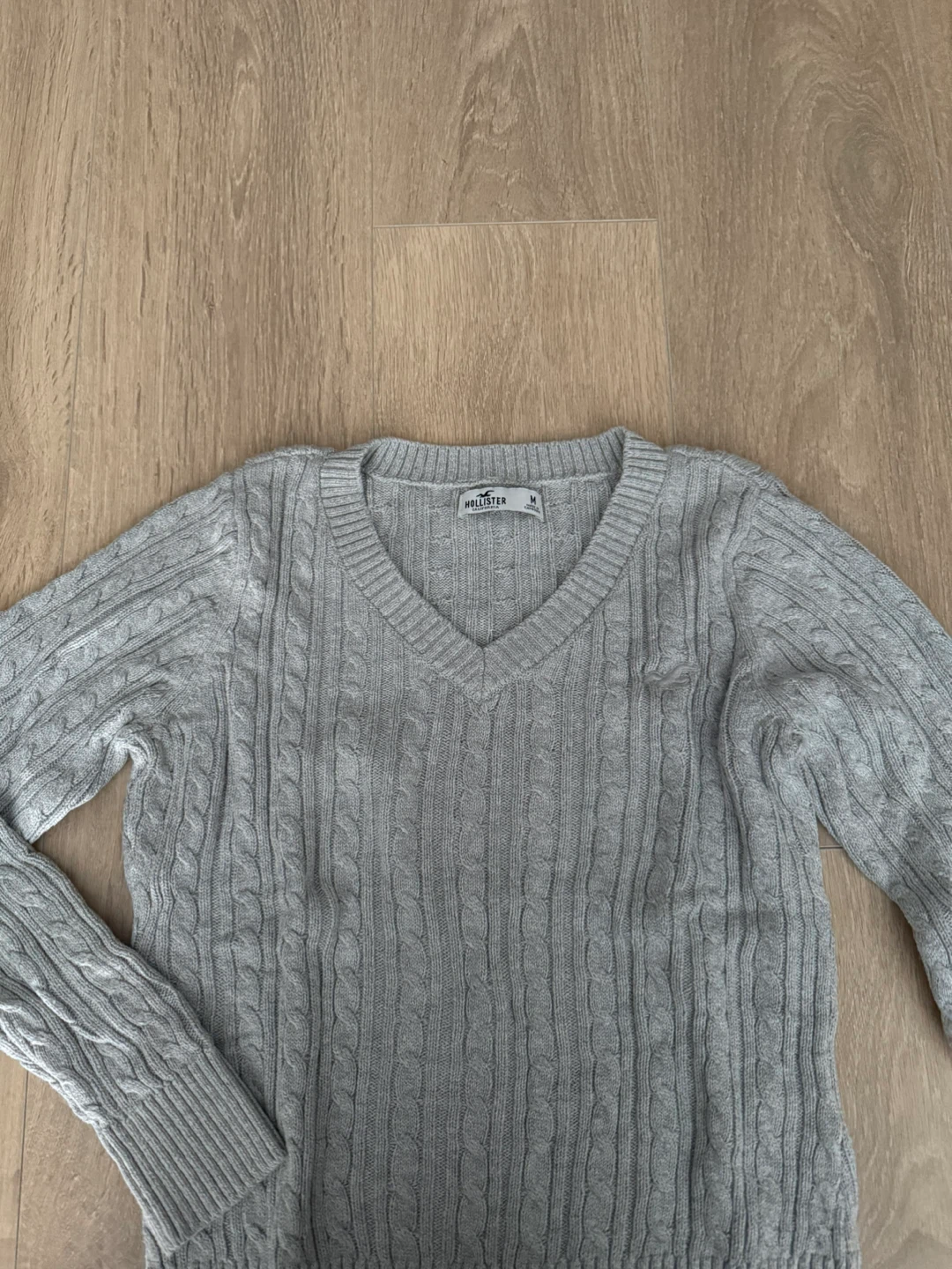 Hollister Grey Cable Knit V-Neck Sweater - photo 4