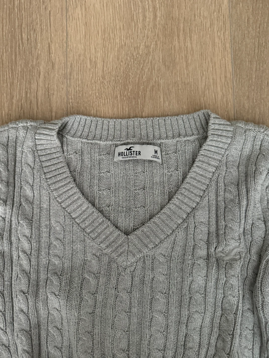 Hollister Grey Cable Knit V-Neck Sweater - photo 3