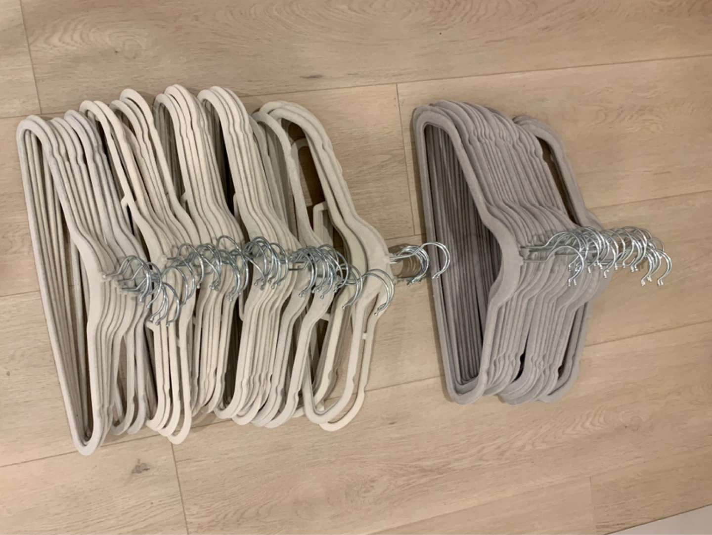 80 Velvet Hangers - Beige and Grey