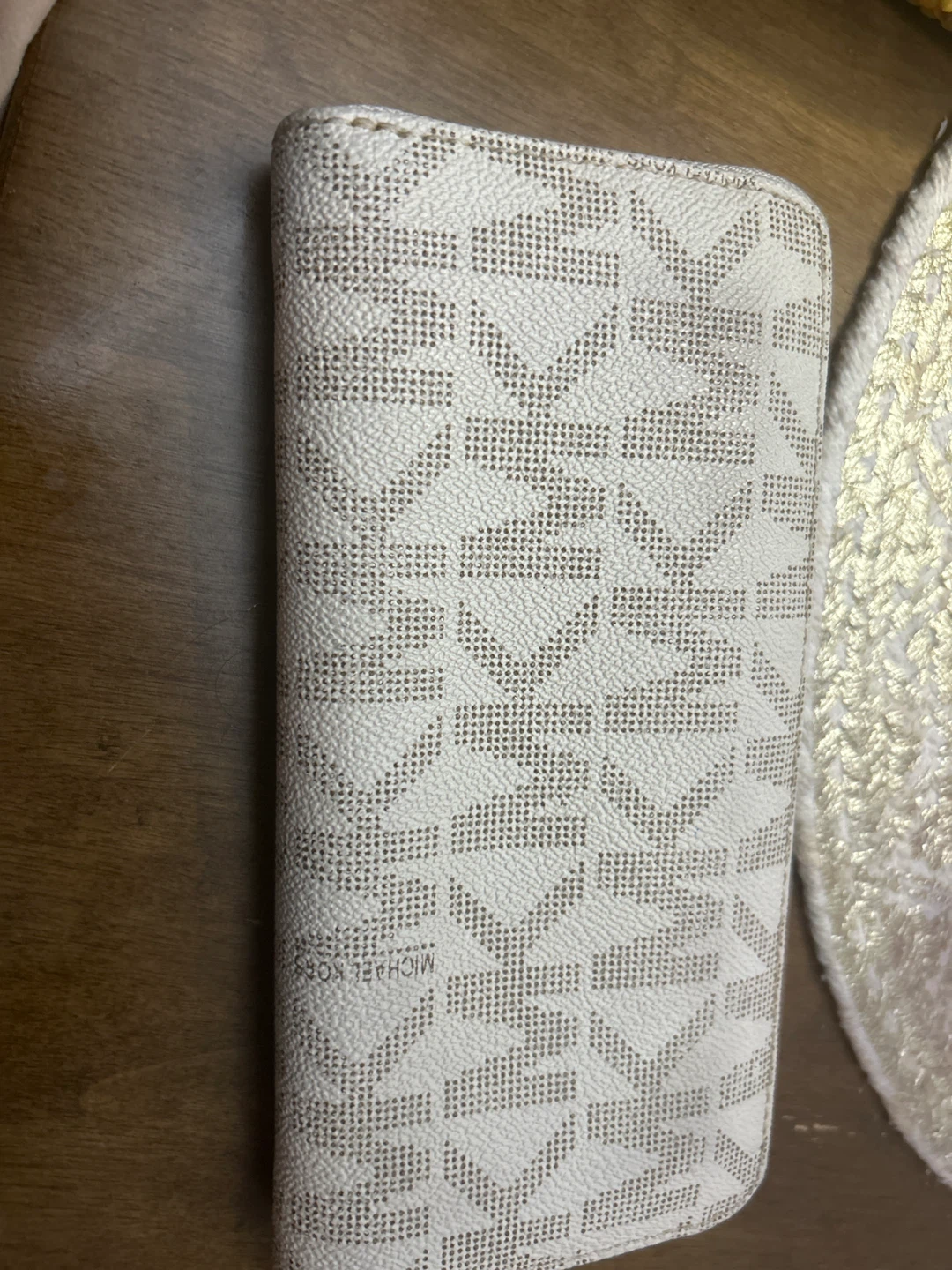 Michael Kors Zip Around Wallet