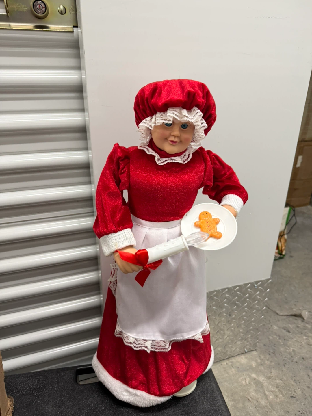 Animated Santa and Mrs. Claus Figures - photo 2
